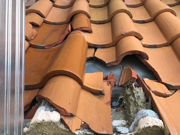 磯城郡三宅町Ｋ邸屋根瓦雨漏り修理工事施工前写真