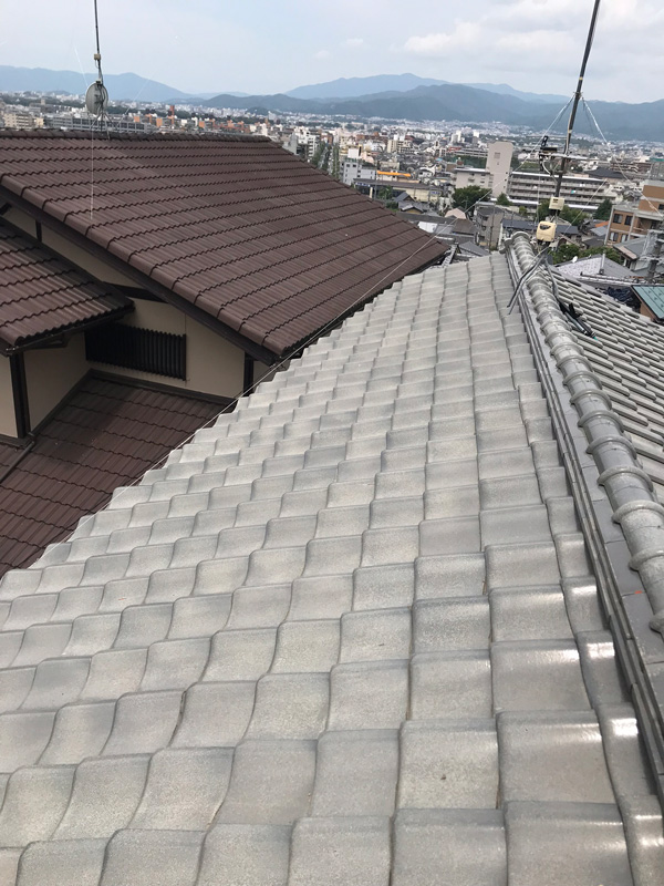 大阪府和泉市Ｍ邸屋根瓦雨漏り修理工事施工中写真