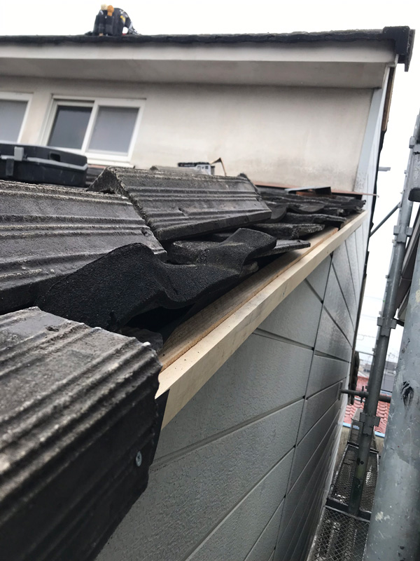 兵庫県川辺郡Ｍ邸屋根雨漏り修理工事施工中写真