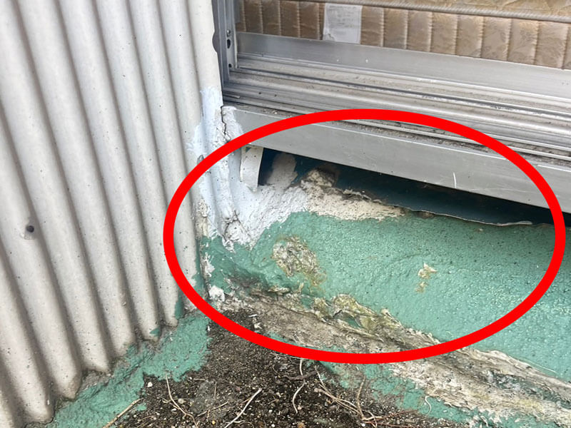 掃き出し窓下モルタルの劣化による雨漏り箇所