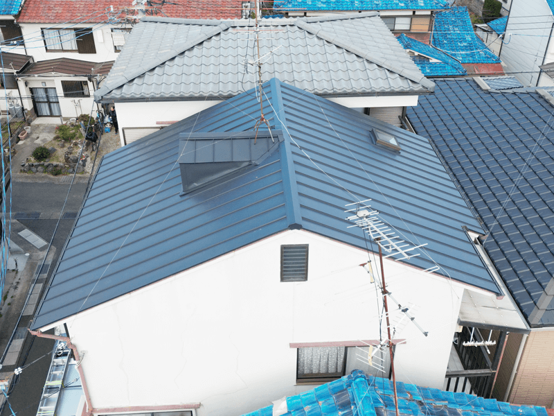 ガルバリウム鋼板屋根完成・赤錆保証・軽量耐風性能施工後の写真