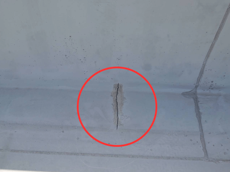 屋上防水層 亀裂 全面劣化の写真