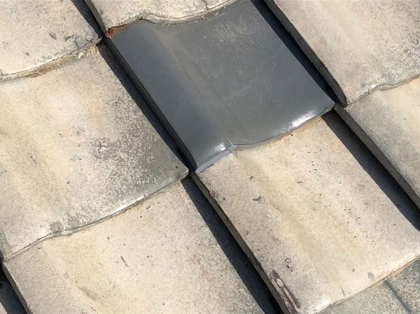 割れた瓦を部分交換した屋根の施工後