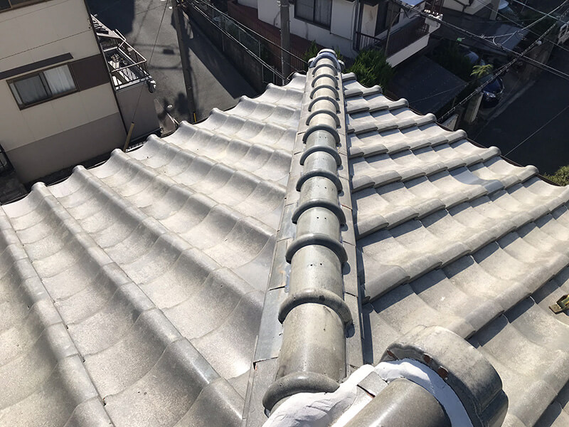 コーキングで接着して復旧した5寸丸と熨斗瓦の施工後写真
