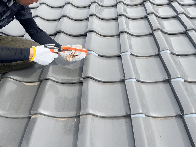 ラバーロック コーキング 瓦の山 施工中