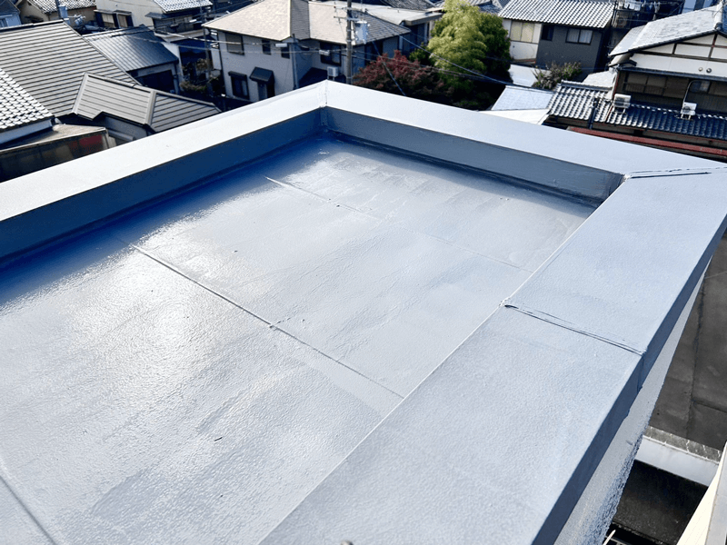 笠木コーキング補修・トタン塗装完了後の写真