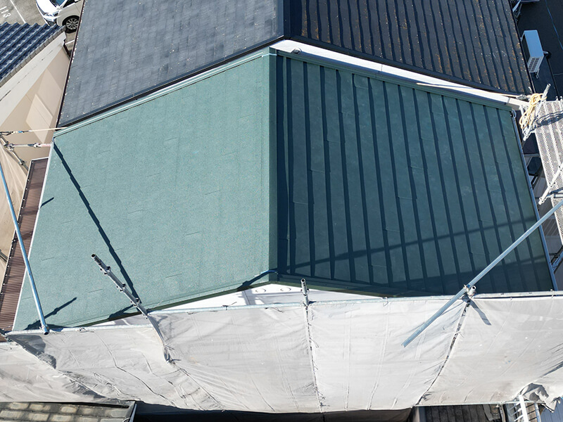 ガルテクトで仕上げた屋根カバー工法後の屋根