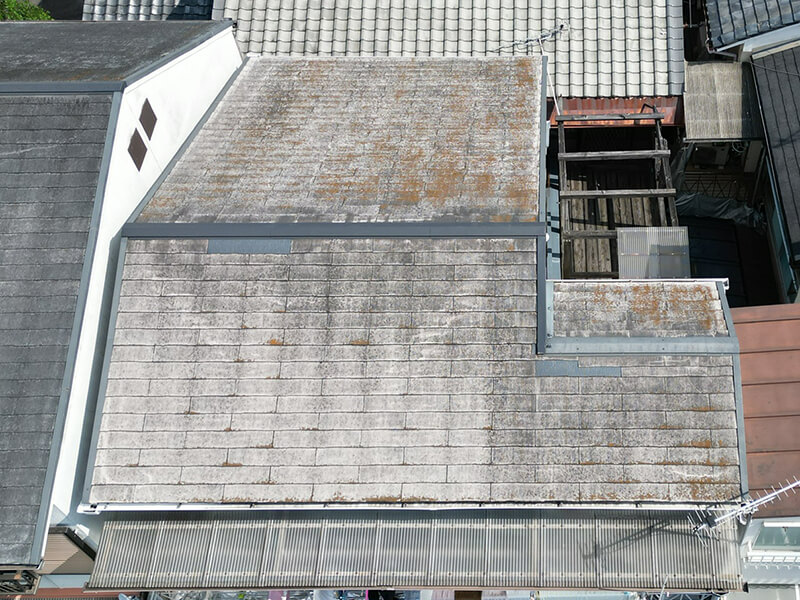 築30年のコロニアル屋根 カバー工法前の全景