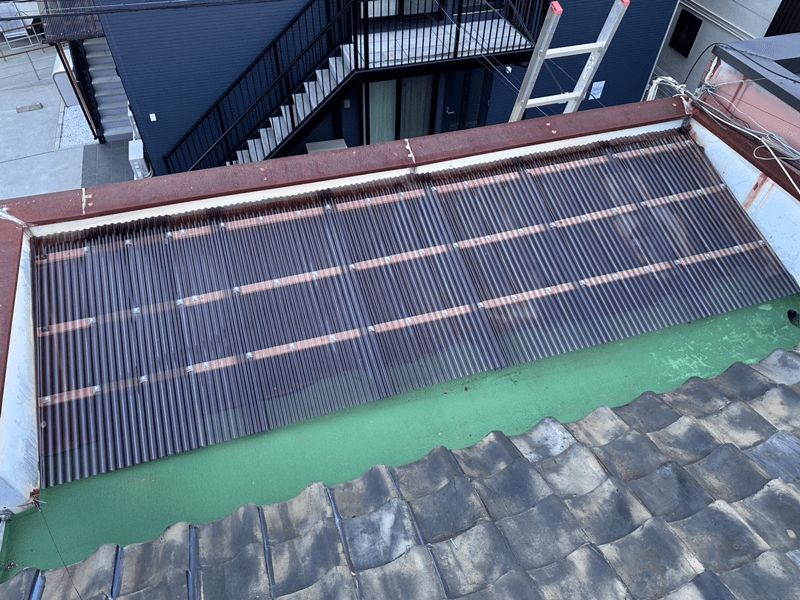 ポリカ波板でカバー施工したトタン屋根