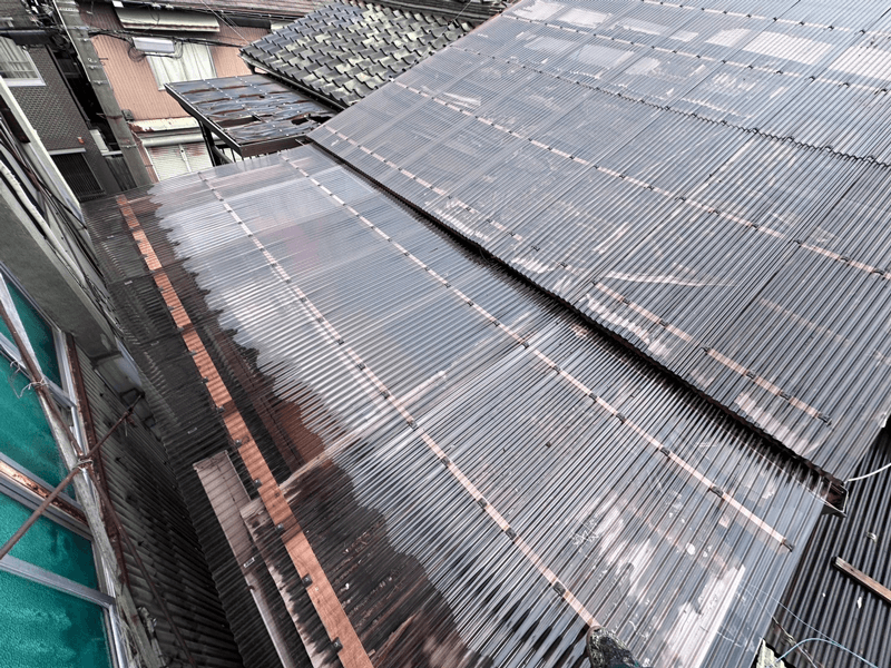 ポリカ波板で施工した屋根全体の仕上がり