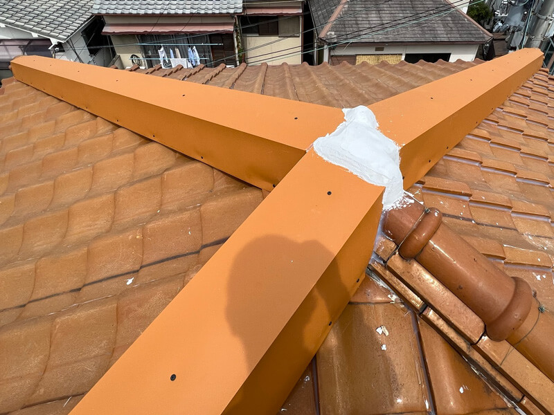 棟板金カバー工法で雨漏り修理完了している様子