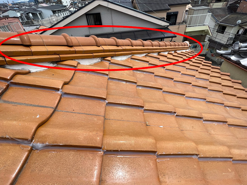隅棟の熨斗瓦2段積み・棟内雨水侵入の写真
