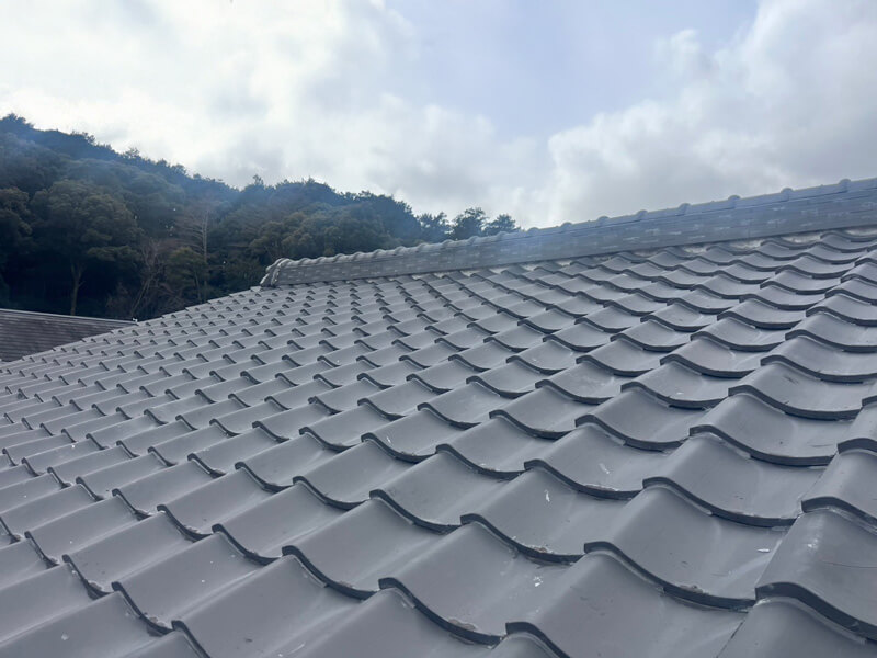 ラバーロック施工済みの棟瓦の写真