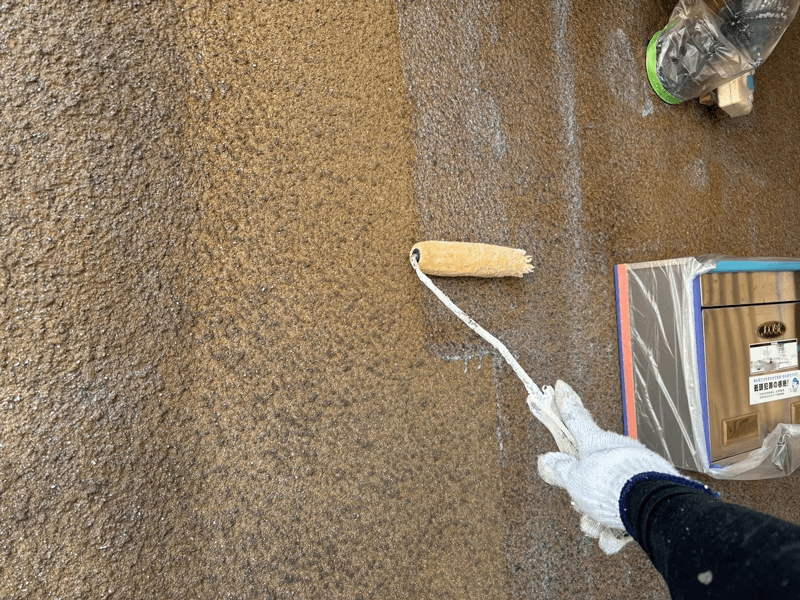 ハイブリッドシーラー下塗り施工の様子