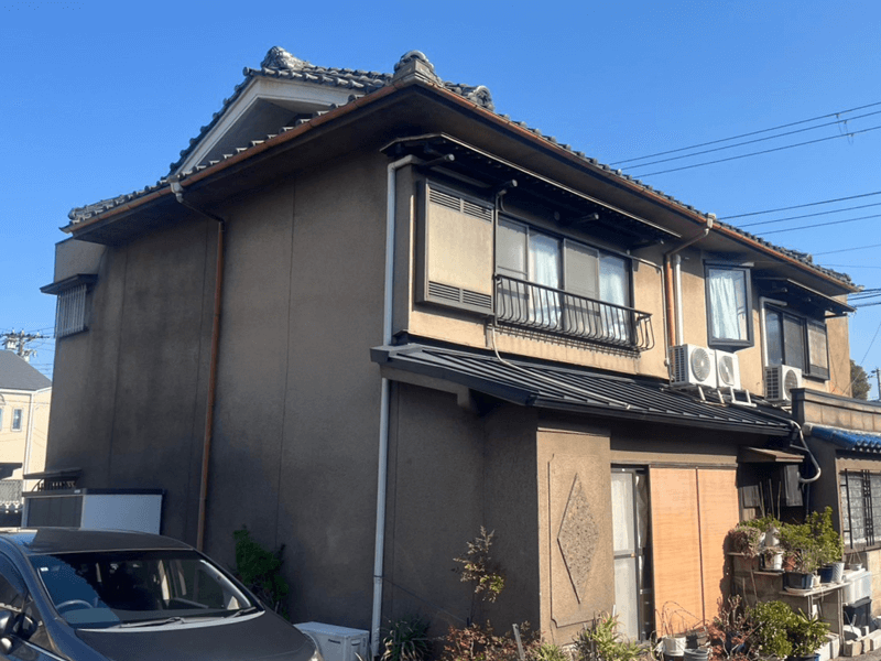 モルタル外壁・黒ずみ汚れ劣化の写真