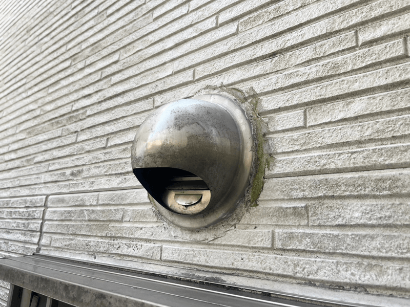 脱衣所換気扇フード・雨吹込み雨漏り被害の写真