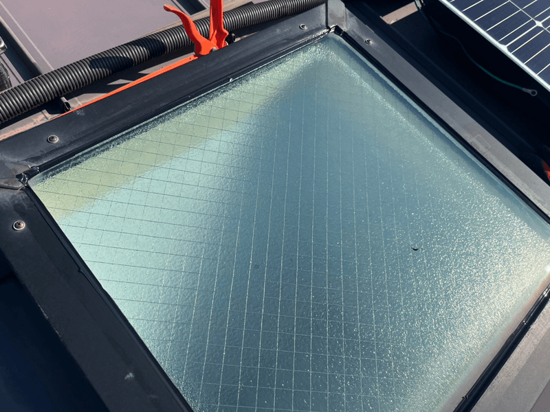 天窓パッキン部コーキング打ち直し後の写真