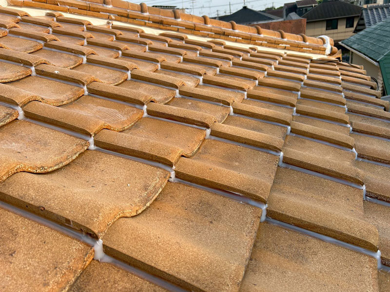 瓦ズレ補正後の縦目地コーキング処理 瓦屋根雨漏り修理
