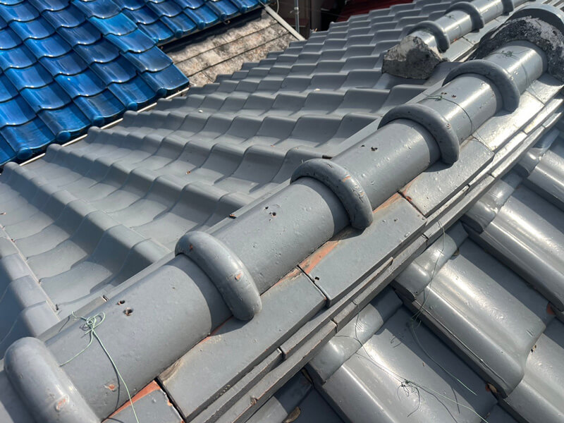 棟瓦のズレ・熨斗瓦固定銅線切断の写真