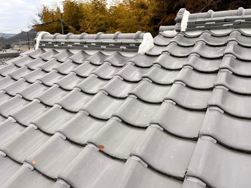 鬼瓦まわり漆喰塗り直し完了の写真