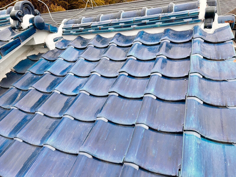 棟漆喰を補修した鬼瓦周辺の施工後の状態