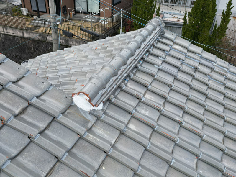 棟部漆喰打ち直し・土部分補修後の写真