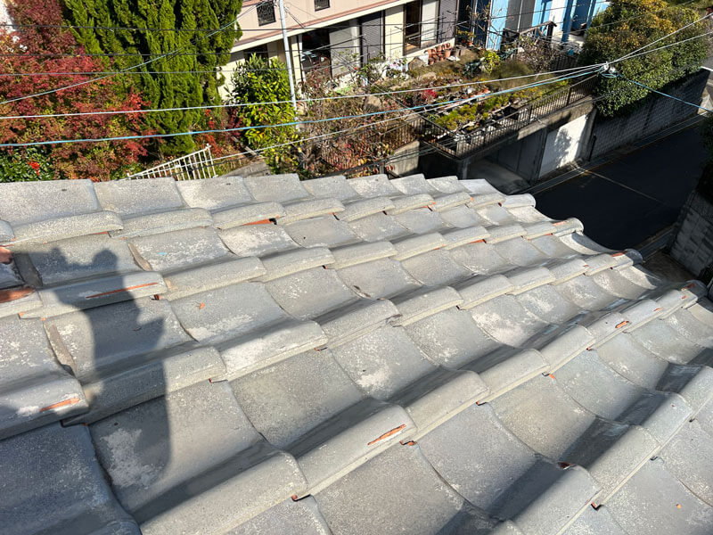 袖瓦ズレ・2階屋根雨漏り原因の写真