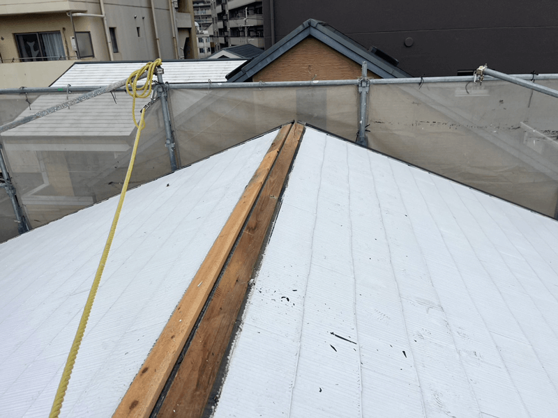 棟板金・貫板撤去している様子