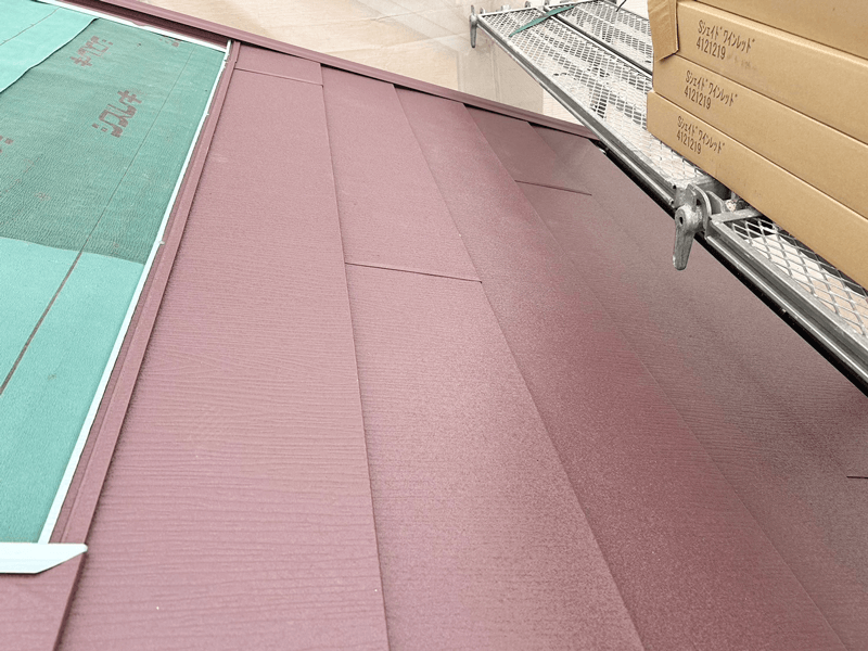 スーパーガルテクト本体をビス固定している様子