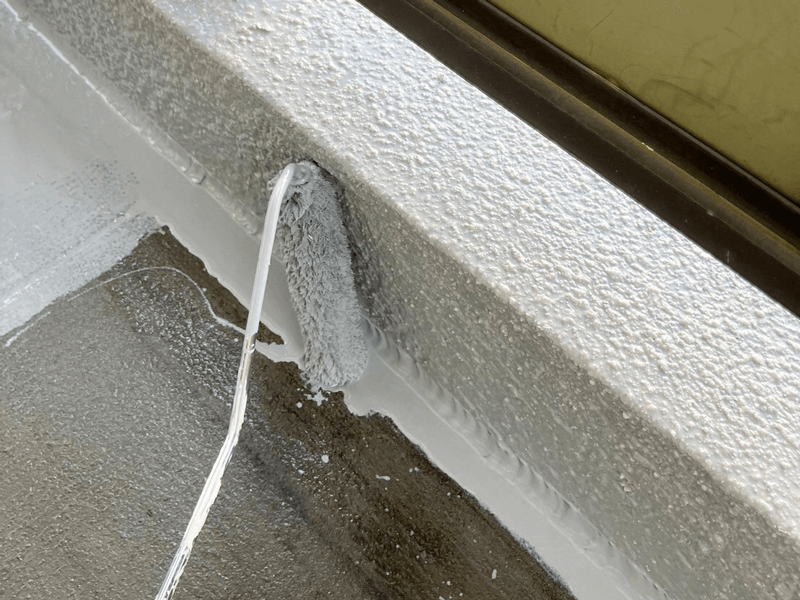 ウレタン防水1回目塗布・ベランダ床面施工中