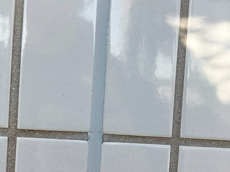 タイル外壁目地コーキング全面打ち替え後の防水性能が回復した施工後写真