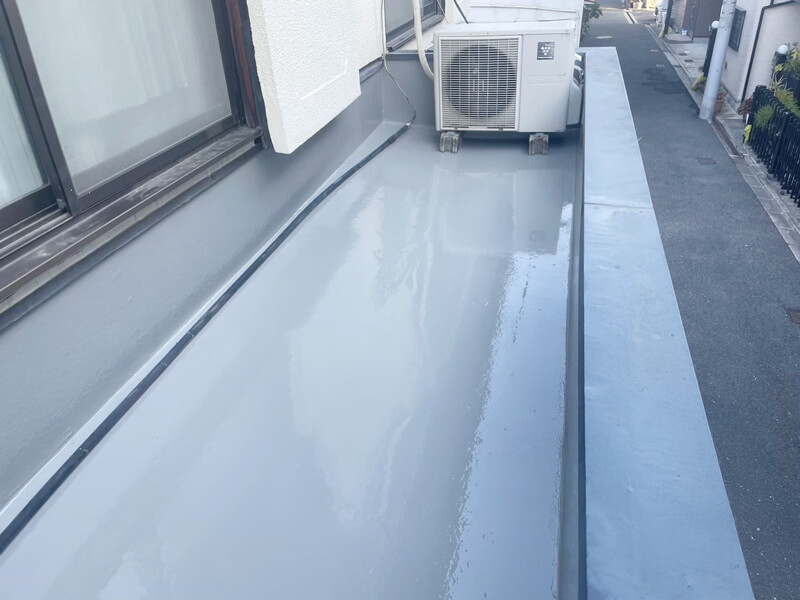 バルコニー 防水施工後 アップ トップコート仕上げ 表面状態