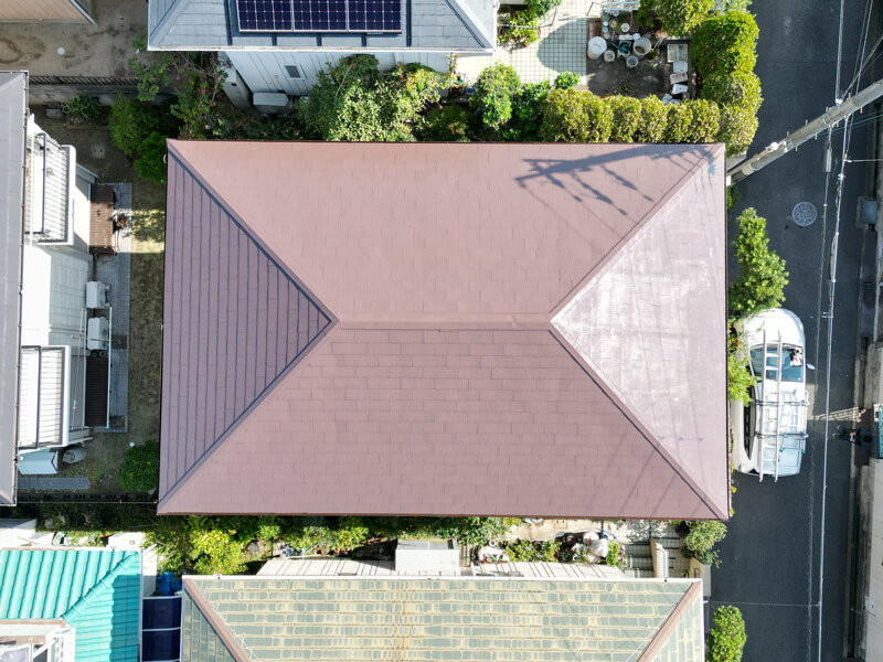 コロニアル屋根・シリコンベスト塗装完了・ドローン撮影の写真