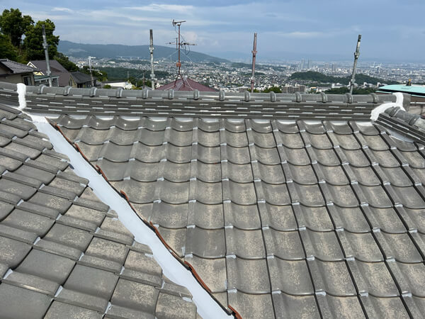 谷板金の塗装後の状態（錆止め処理による防水対策）