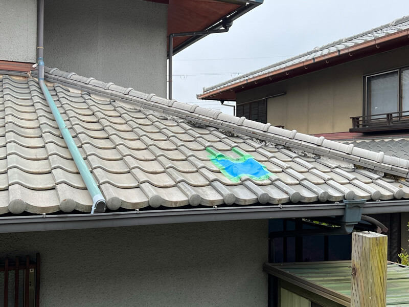 屋根瓦割れ・ブルーシート養生の写真