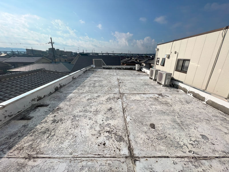 屋上防水塗膜劣化・剥離の写真