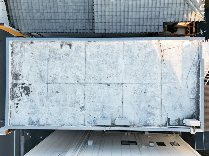 屋上全体・施工前ドローン撮影の写真