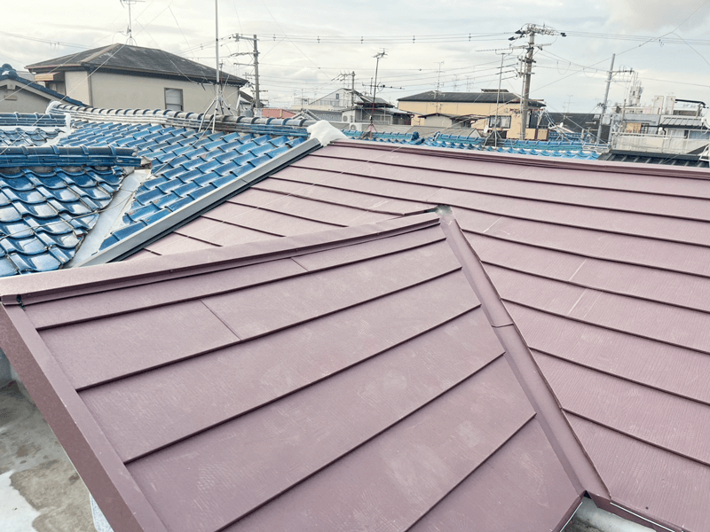 スーパーガルテクト（ワインレッド色）施工完了後の写真