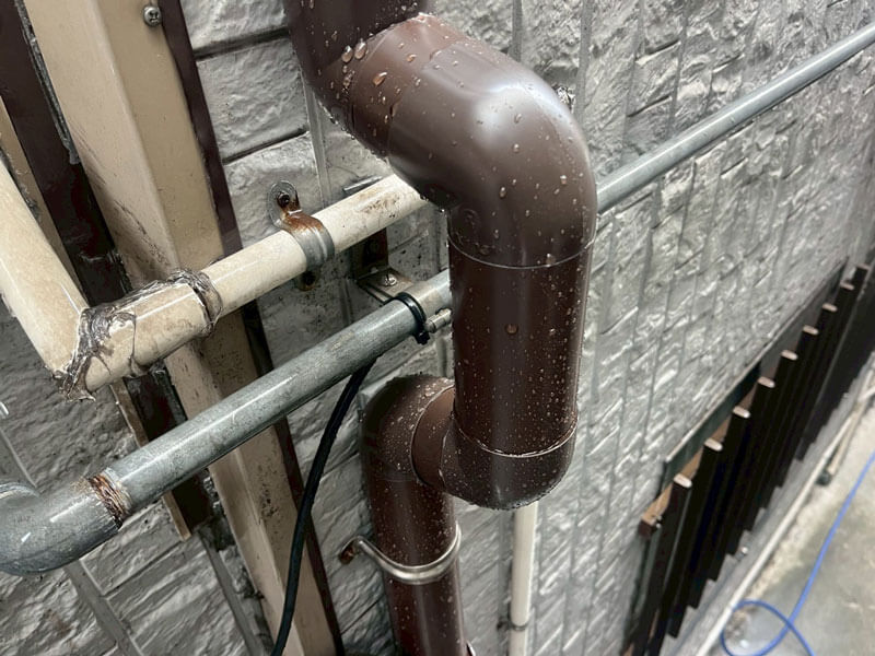 雨樋エルボ交換後・排水正常化の写真