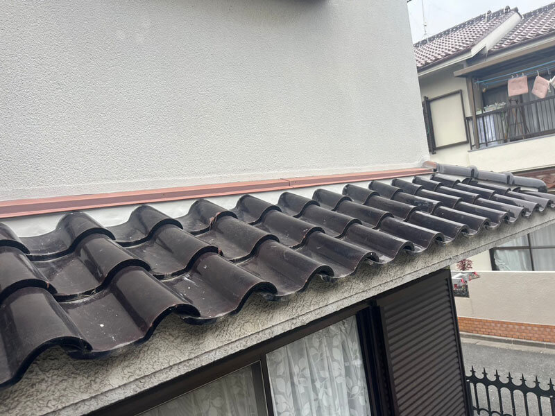 1階庇の壁際漆喰打ち直し施工後の写真