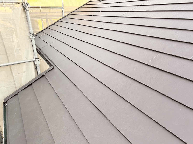 スーパーガルテクト施工後の屋根全体の仕上がり