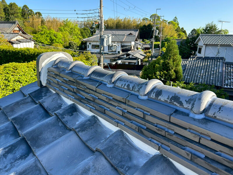 棟瓦・鬼瓦まわり漆喰打ち直し完了後の写真