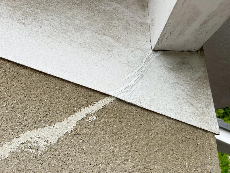 外壁クラックコーキング補修完了・散水試験で雨漏り解消確認の写真