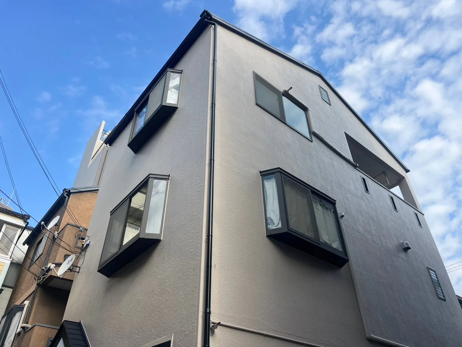 3階建て住宅外壁の状況