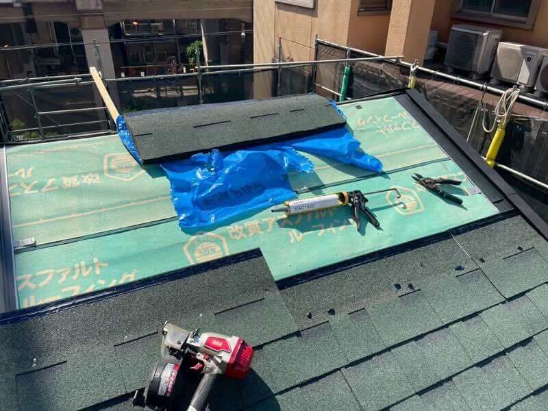 アスファルトシングルの貼り付け