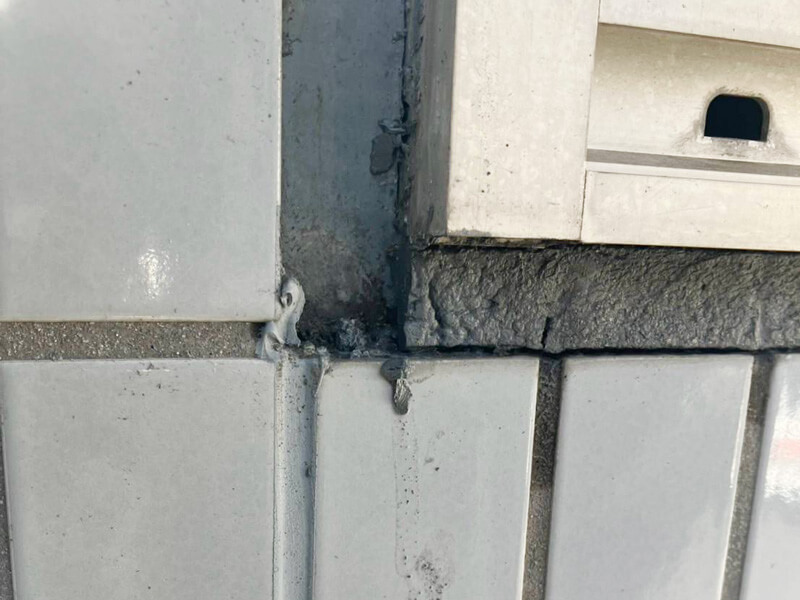 タイル外壁目地コーキング打ち替え工事施工前